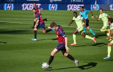 Imágenes más destacadas del encuentro correspondiente a la Jornada 34 de LaLiga Santander disputado en el estadio de El Sadar.