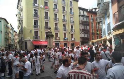 Imágenes de la calle Navarrería esta tarde