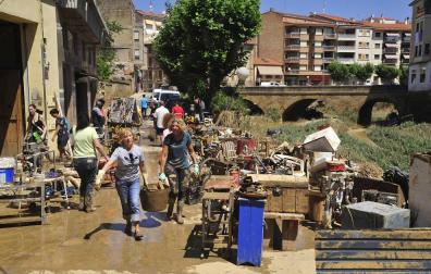 9 de julio de 2019. Tafalla amaneció literalmente arrasada. La fuerza del agua y el barro dejó inutilizables decenas de objetos materiales y anegó decenas de bajos, viviendas y establecimientos comerciales y de hostelería.
