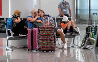 Pasajeros en el aeropuerto de Palma.