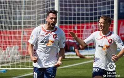 Enric Gallego y Darko Brasanac celebran el 1-1.