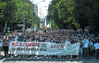 Un clamor de 3.000 personas da voz a los 239 empleados de Gamesa Aoiz