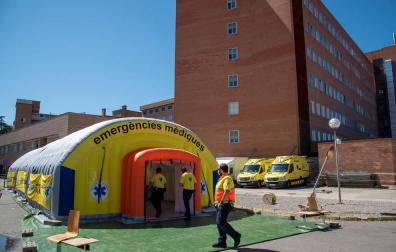 Hospital de campaña montado junto al Hospital Universitario Arnau de Vilanova de Lleida.
