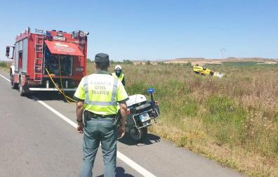 Herida una mujer al salirse de la vía y volcar su coche en Viana
