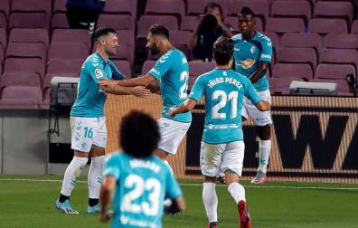 Imágenes del choque entre rojillos y culés correspondiente a la Jornada 37 de LaLiga Santander disputado en el Camp Nou.