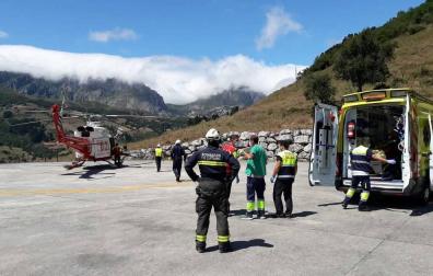Rescatado un pamplonés de 59 años que cayó por un talud de 15 metros