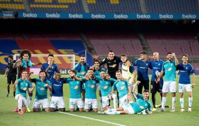 Los jugadores de Osasuna celebran la victoria.