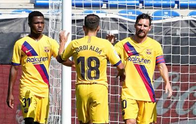Ansu Fati, Jordi Alba y Messi.