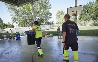 Todas las fotos de este jueves, 23 de julio, en Mendillorri, donde se está preparando, en las inmediaciones del Instituto de Educación Secundaria, la zona para realizar las PCR a los jóvenes de entre 17 y 28 años