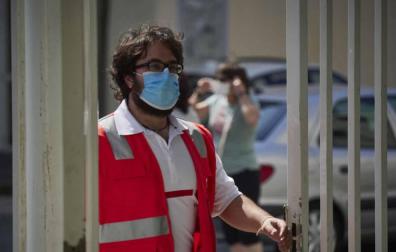 Todas las fotos de este jueves, 23 de julio, en Mendillorri, donde se está preparando, en las inmediaciones del Instituto de Educación Secundaria, la zona para realizar las PCR a los jóvenes de entre 17 y 28 años