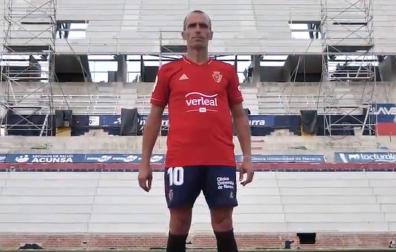 Escudo en oro, rojo, blanco y azul marino: así es la nueva camiseta de Osasuna