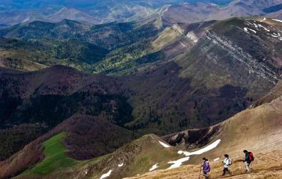 Hacia el pico  de Ori, morada de Mari y de Basajaun