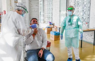 Un velatorio multitudinario origina un brote en Granada