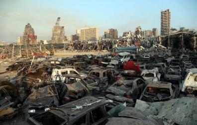 Al menos 50 personas han muerto y 2.700 han resultado heridas este martes a causa de dos potentes explosiones que han sacudido la zona del puerto de la capital de Líbano, Beirut.