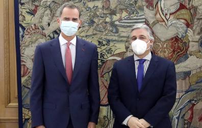 Felipe VI reaparece en público tras la salida de España de su padre