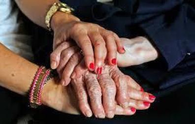 Nuevo hurto por el método del "abrazo" a una mujer de 93 años en Pamplona