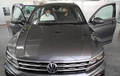La venta de coches alternativos se duplica respecto a 2019 y roza la cuota de los diésel