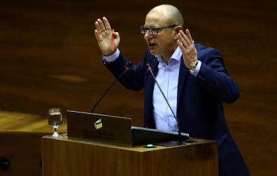 El consejero Gimeno coloca a su cuñada en su gabinete de Educación