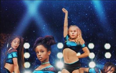 Netflix pide perdón por sexualizar a unas niñas en el cartel de una película