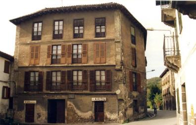 El paseo de la fama por las casas ilustres de Bera