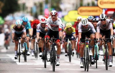El noruego Kristoff gana en Niza en un estresante inicio del Tour