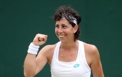 Carla Suárez avanza con confianza a octavos y se cita con Serena Williams