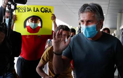 Jorge Messi, a su llegada al aeropuerto de El Prat.