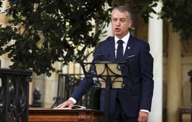 El lehendakari, Iñigo Urkullu, ha jurado su cargo este sábado ante el árbol de Gernika con mascarilla y según la ceremonia tradicional pero condicionada por las medidas anti-COVID-19.