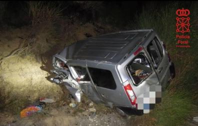 Estado del vehículo tras la salida de vía en la que ha fallecido un pamplonés de 37 años