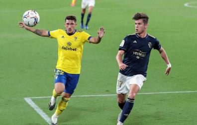 Fútbol reconocible de Osasuna y triunfo en el Carranza para empezar