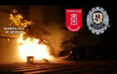 Lanzan botellas y objetos a la Policía y la Guardia Civil y queman tres contenedores en Alsasua