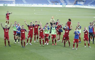 Los jugadores de Osasuna celebran la victoria por 0-1 en Mendizorroza el pasado 24 de junio.