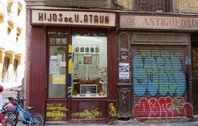 Casa Atáun y La Algodonera, dos históricos de la calle Mayor que cierran