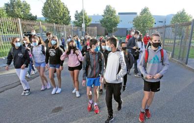 Adolescentes, positivos y cierre de aulas en Navarra