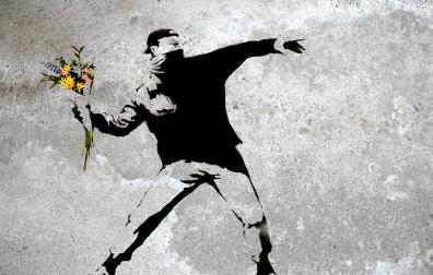 Imagen de la obra de Banksy 'Flower Thrower'