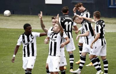 Roger celebra el segundo gol del Levante.