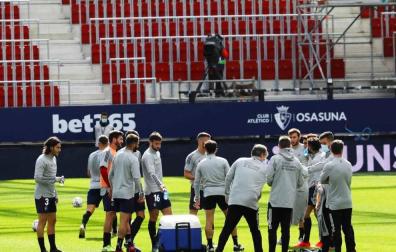 Calentamiento de Osasuna.