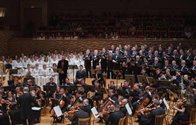 El Orfeón Pamplonés debuta y cautiva en el festival ruso 'Noches Blancas'
