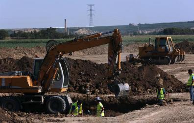 Trabajos de construcción de la plataforma del TAV en el tramo de Peralta, durante el pasado verano.