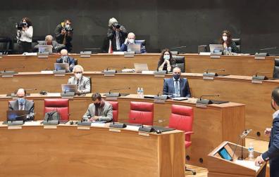El pleno aprueba el régimen sancionador, con un bronco debate entre NA+ y el PSN