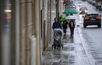 El Gobierno de Navarra, en colaboración con el Ayuntamiento de San Adrián, ha aprobado un paquete de medidas extraordinarias para contener la expansión del COVID-19 en este municipio de algo más de 6.000 habitantes, donde la incidencia acumulada de los últimos 14 días es de 1.399 casos por 100.000 habitantes.