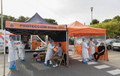 Navarra vuelve a superar los 300 casos, con aumento en residencias