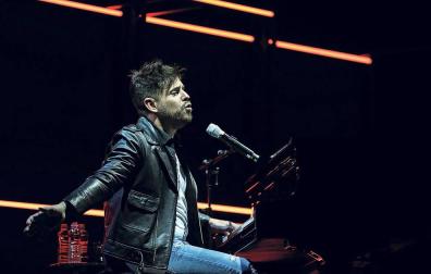 Pablo López llena el Navarra Arena con su piano y su voz de libertad