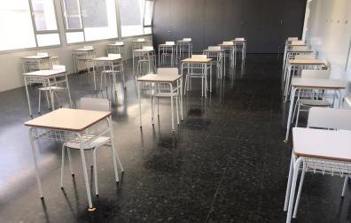 Aula de Miravalles-El Redín preparada con distancia de seguridad para acoger a los alumnos este lunes.
