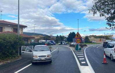 Dos vehículos colisionan en la PA-30 a la entrada de Orkoien