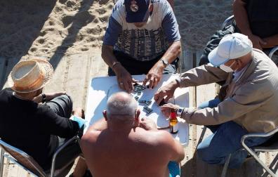 El Gobierno de Cataluña estudia cerrar bares y restaurantes hasta final de mes