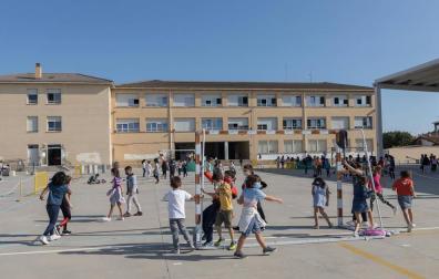 Exterior del colegio de Corella.