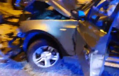 Pierde el control de su vehículo y arrolla a 5 coches aparcados en Zizur Mayor