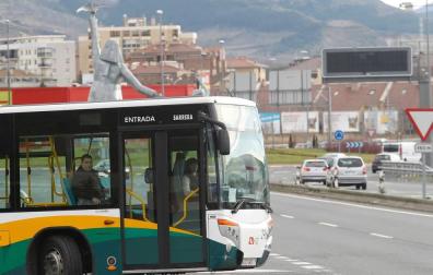Los ruidos por una parada de villavesa llegan hasta el Defensor