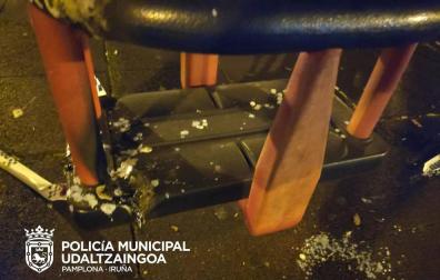 Identificados tras quemar varios columpios en un parque de la Rochapea